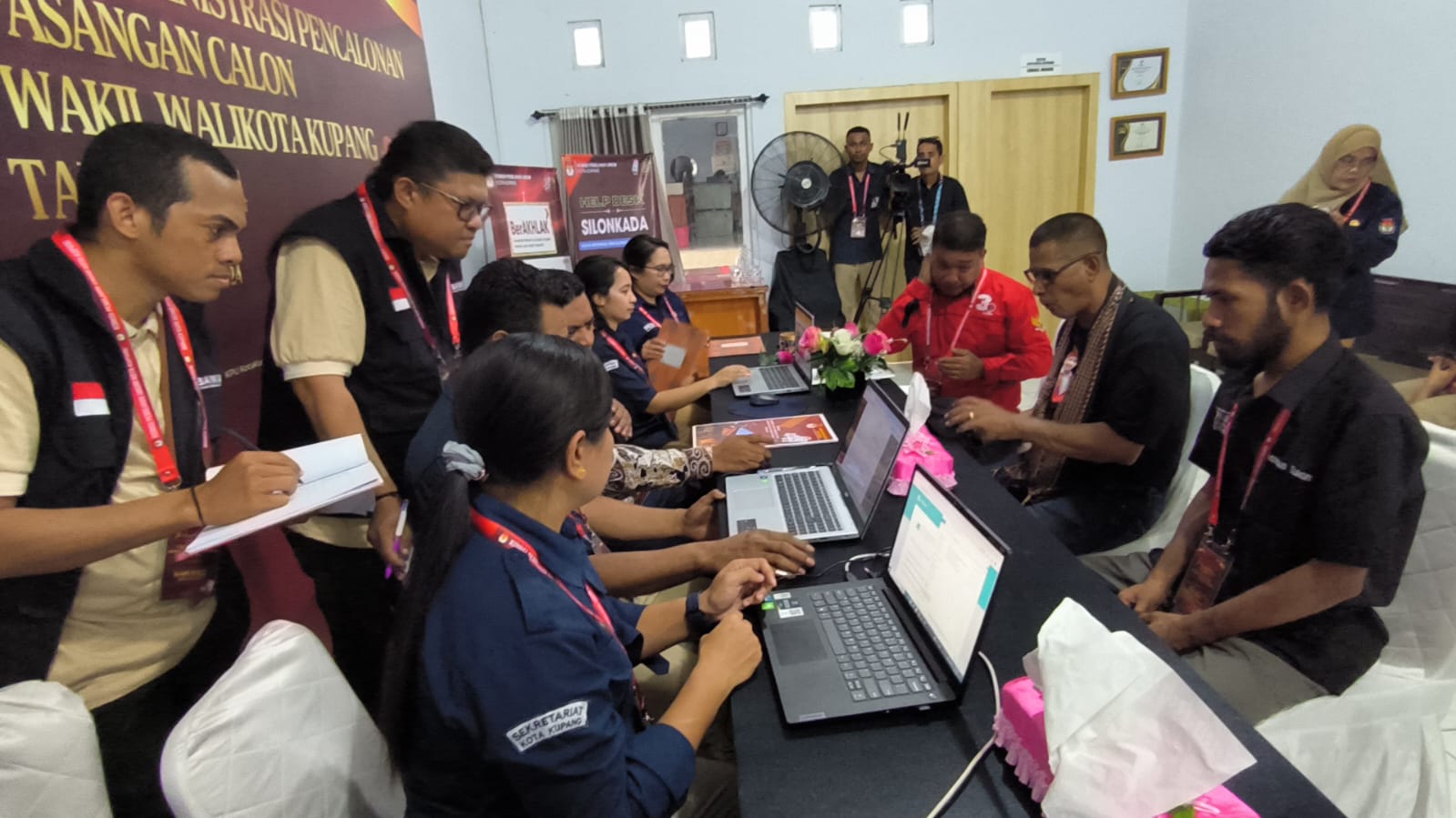 Pengawasan Pendaftaran Bapaslon di KPU Kota Kupang