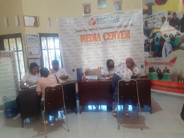 Perempuan mendominasi di hari pertama pendaftaran Panwaslu Kecamatan