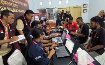 Pengawasan Pendaftaran Bapaslon di KPU Kota Kupang